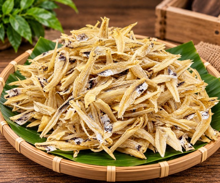 Ikan bilis dried anchovies